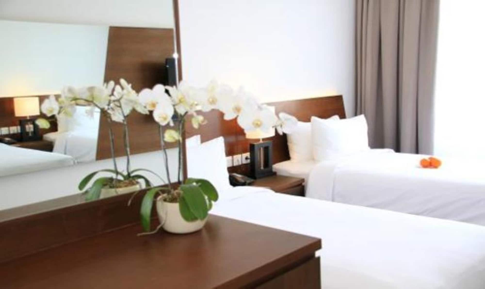 D'Primahotel Tangerang Exterior photo