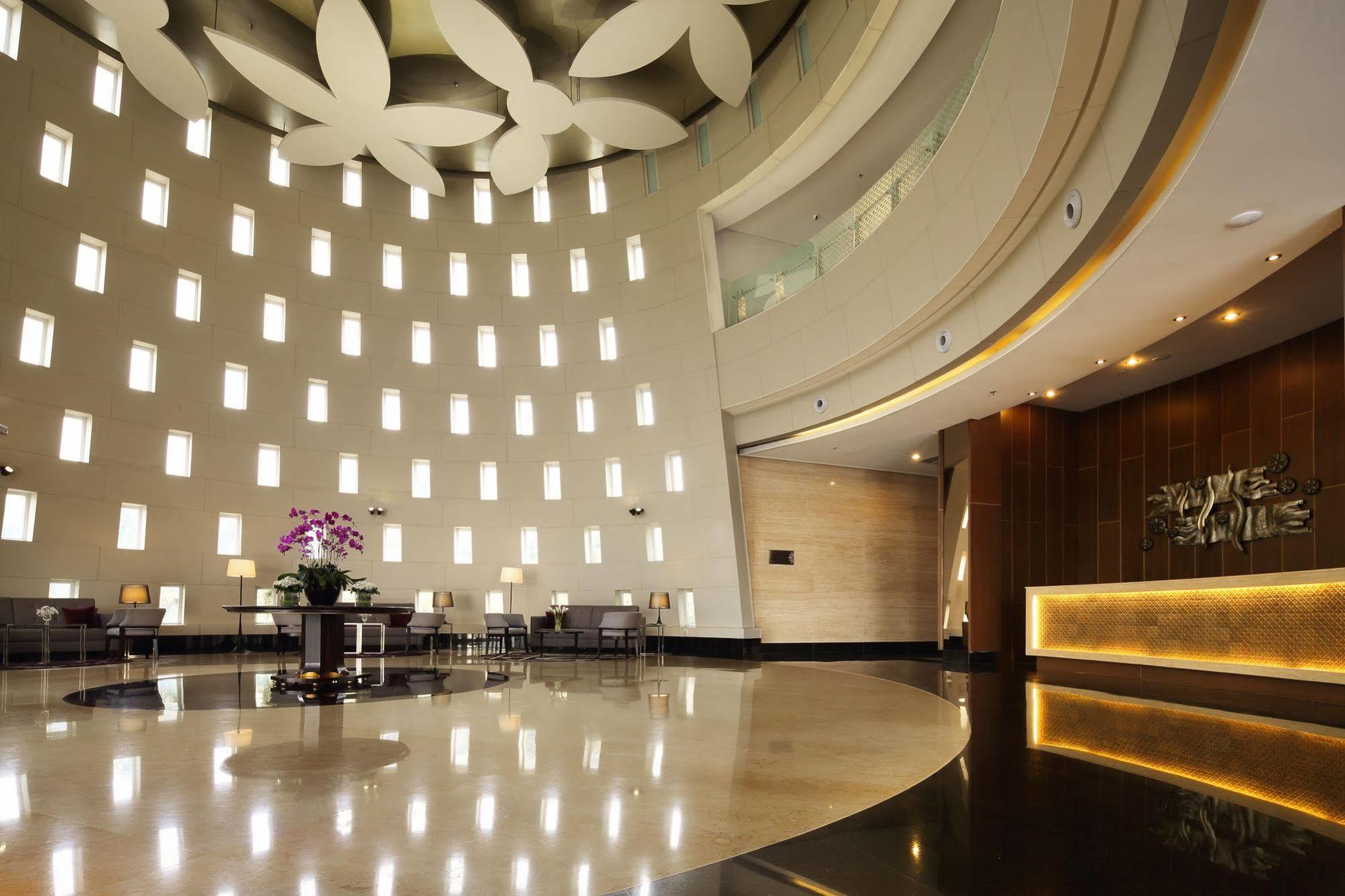 D'Primahotel Tangerang Exterior photo
